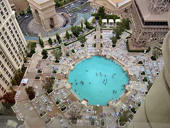 zwembad in Paris Hotel in Las Vegas